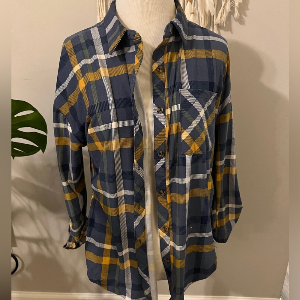 Soft Plaid Button Down 💙